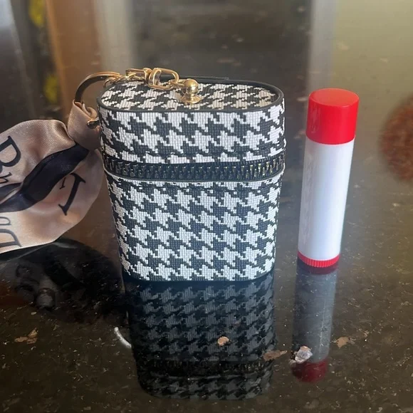 Houndstooth Bag Charm/Air Pods/Key Chain Pouch with Ribbon - Picture 4 of 4